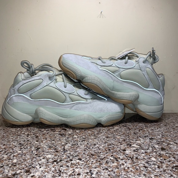 Too small and want to sell - Picture 5 of 6